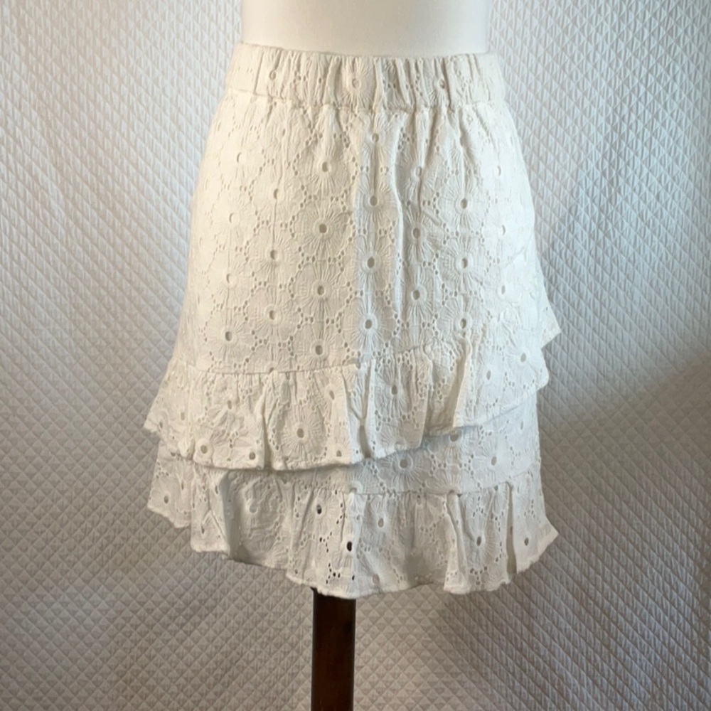 7 for all mankind White Large lace eyelet skirt elastic waist 100% Cotton